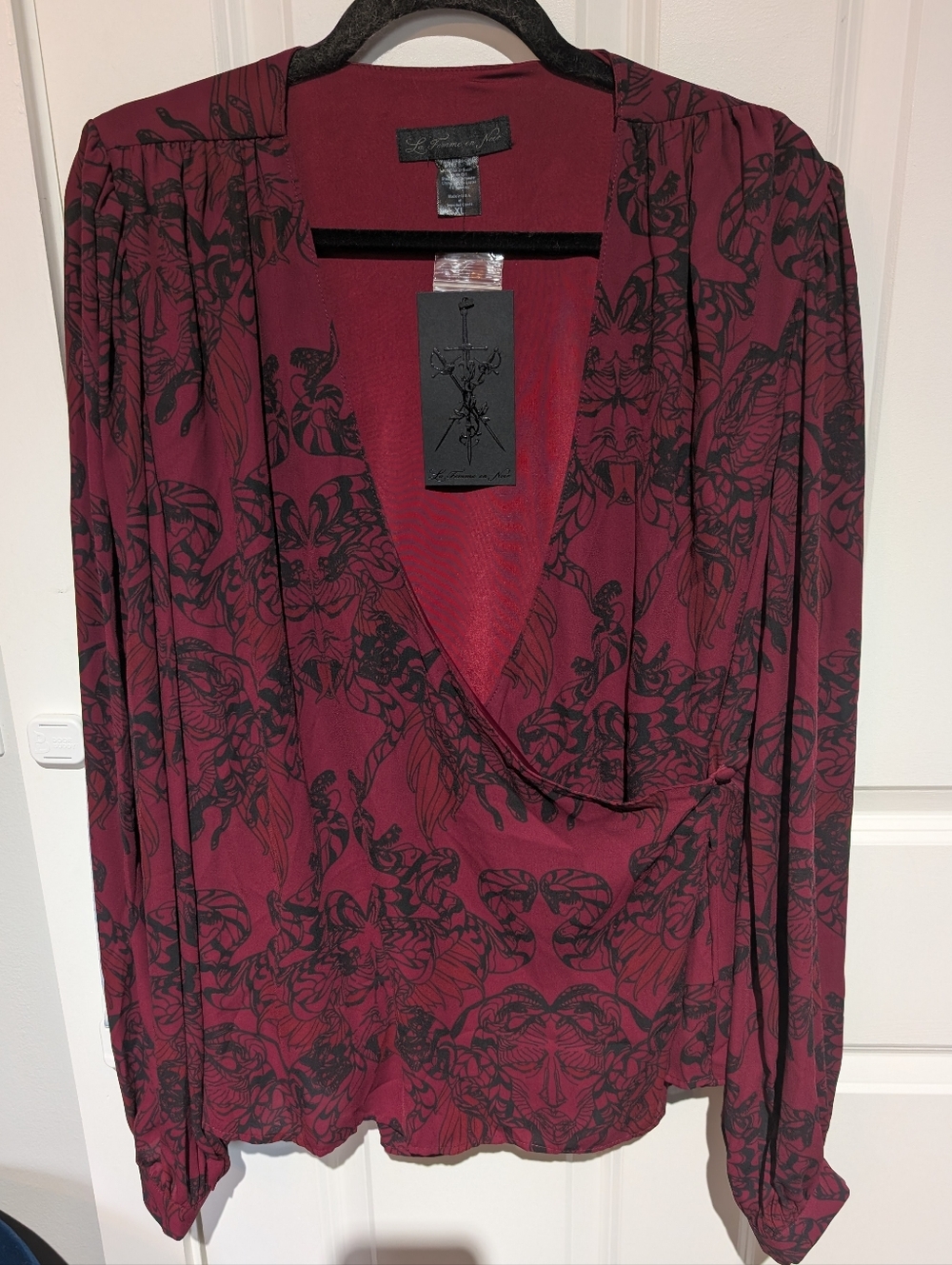 la femme en noir medusa print wrap top xl